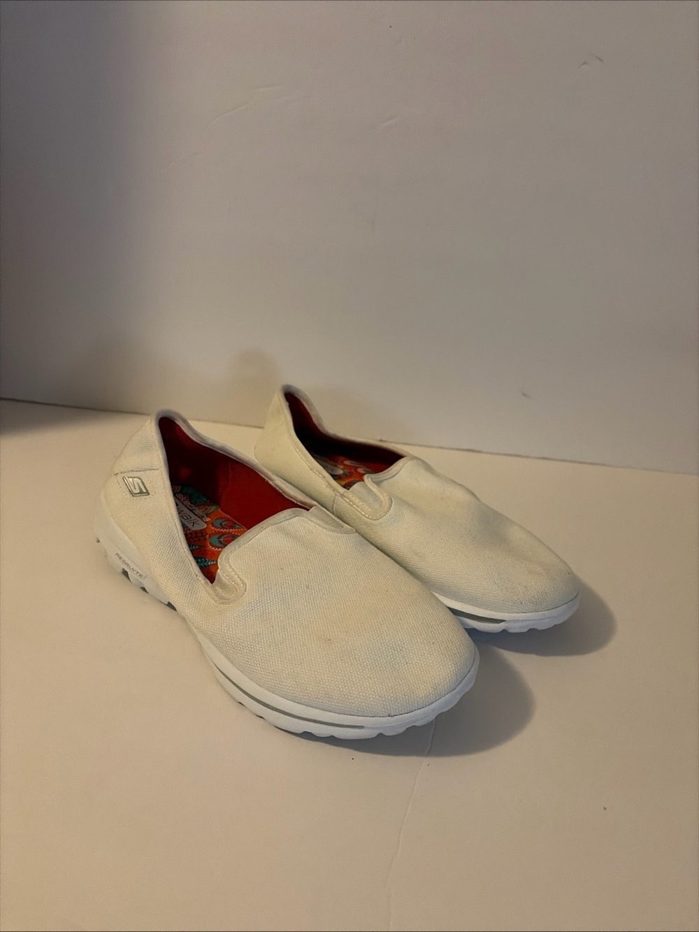 skechers go walk 2 fresco women size 9 white color